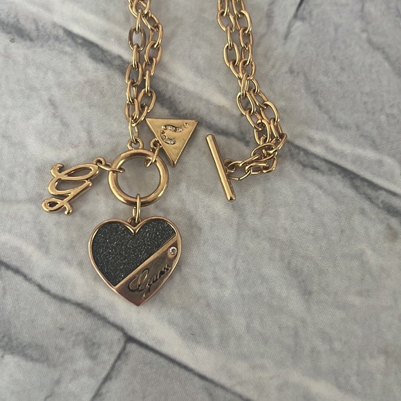 Guess gold toned necklace toggle clasp - Picture 5 of 5